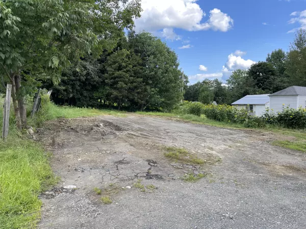 11 Lancaster AVE, Guilford, ME 04443