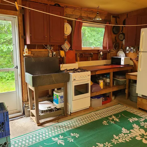 Wilton, ME 04294,28 Pratt RD