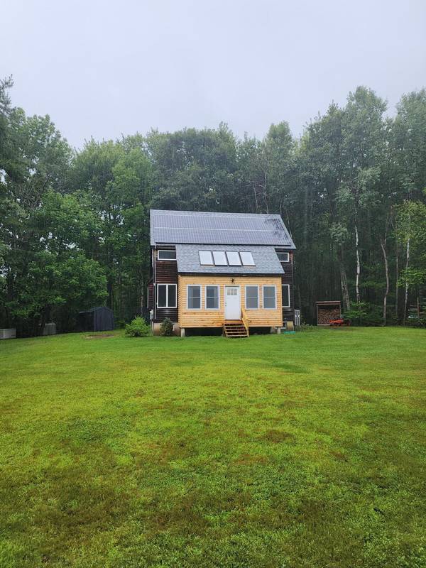 17 Frankfort RD, Searsport, ME 04974