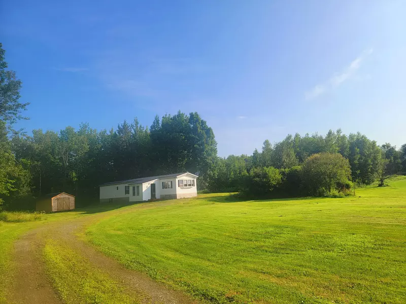 103 Exeter RD, Corinth, ME 04427