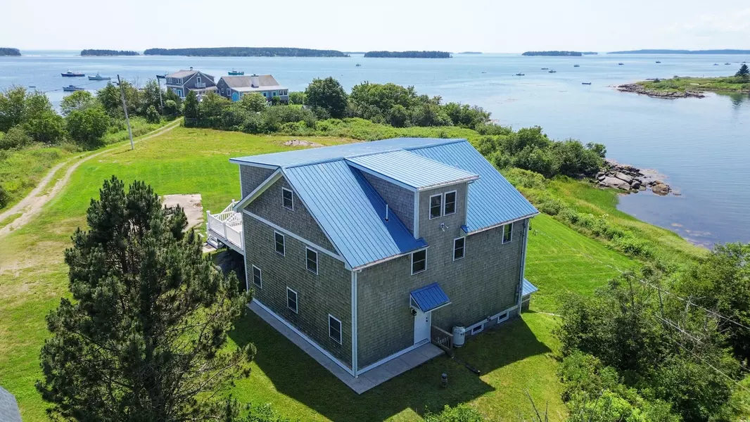 5 Stanhopes LN, Jonesport, ME 04649