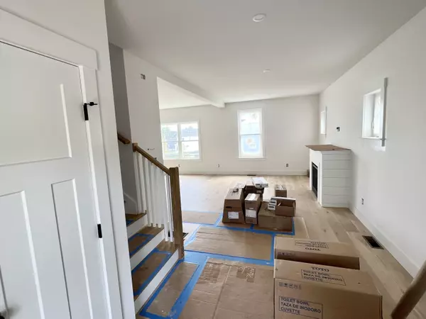 Falmouth, ME 04105,8 Waxwing LN #50