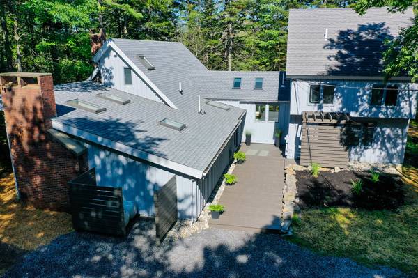 10 Ledgemere RD, Harpswell, ME 04066