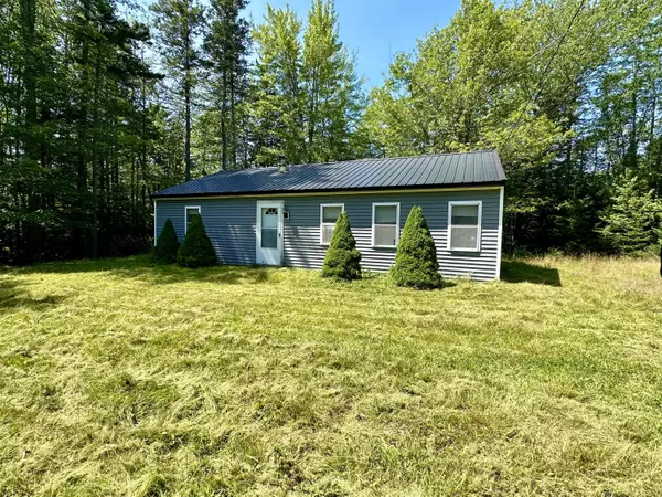 54 Oceanville RD, Stonington, ME 04681