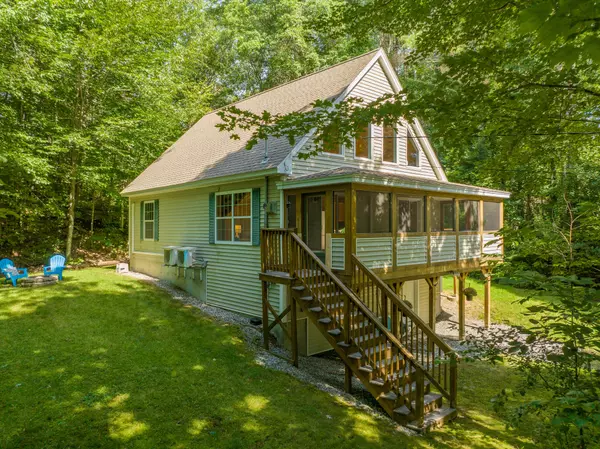 86 Swans RD, Raymond, ME 04071