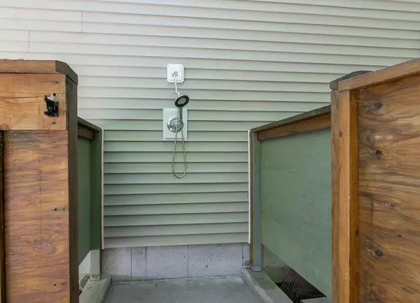 Raymond, ME 04071,86 Swans RD