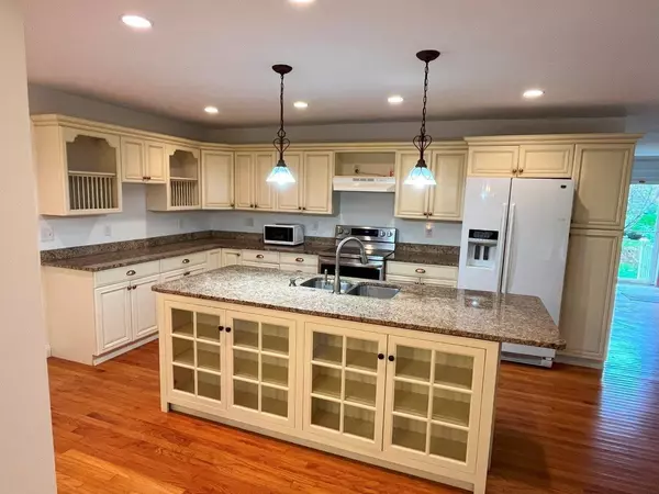 York, ME 03909,9 Linden LN