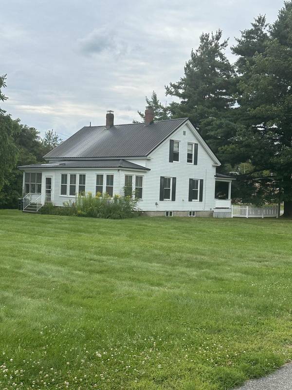 6 Water ST, Milford, ME 04461