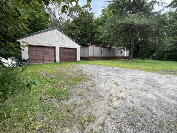 522 Togus RD, Chelsea, ME 04330