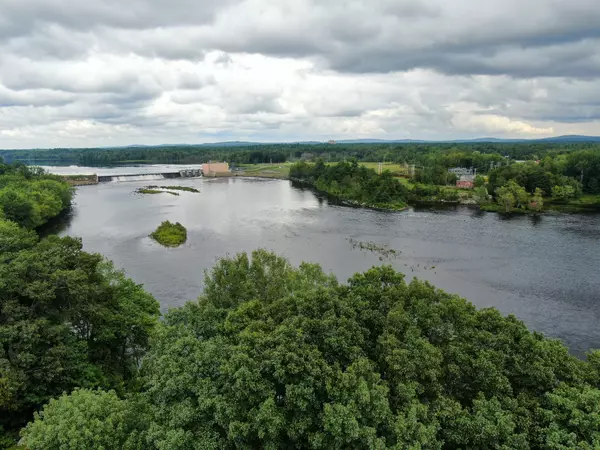 Howland, ME 04448,37 Penobscot AVE