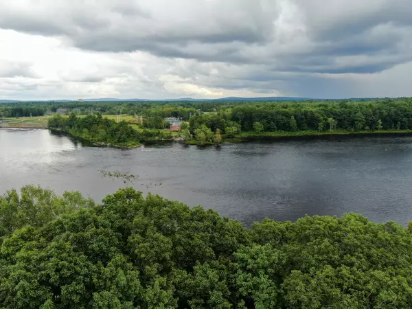 Howland, ME 04448,37 Penobscot AVE