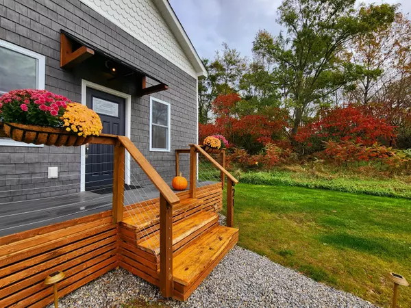 21 Hills Point RD, Union, ME 04862