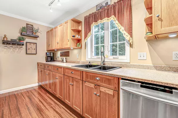 Mechanic Falls, ME 04256,10 Mirandas WAY