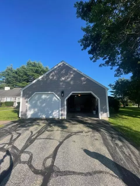Auburn, ME 04210,18 Colonial WAY #18
