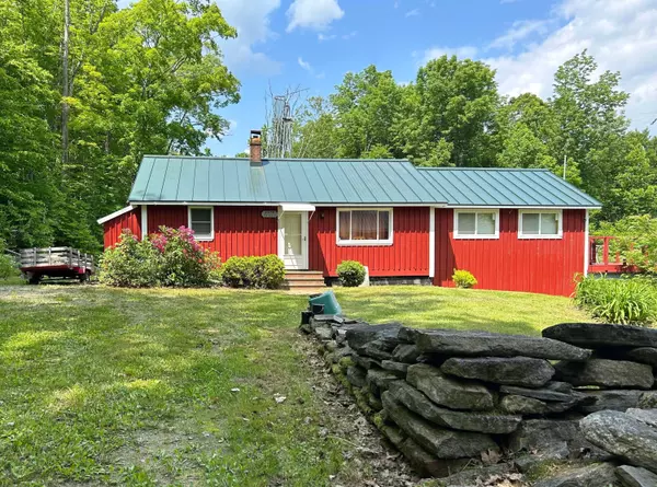 101 Thurlow DR, Hartford, ME 04220
