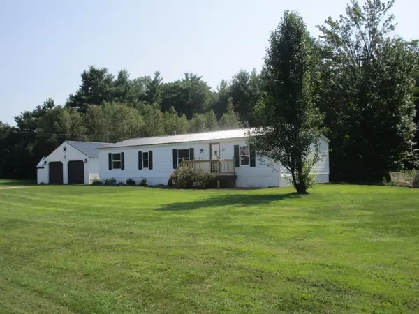 22 Plains RD, Oxford, ME 04270