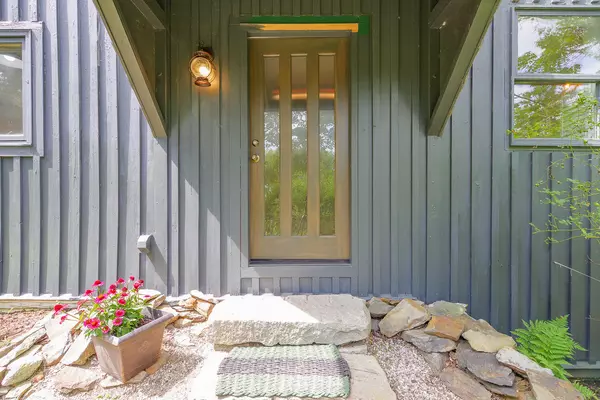 South Thomaston, ME 04858,617 Spruce Head RD