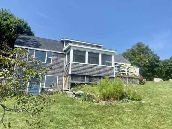 Vinalhaven, ME 04863,61 E Main ST E