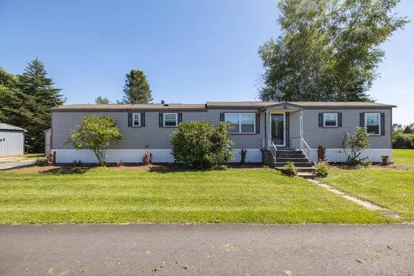 8 Dale ST, Poland, ME 04274