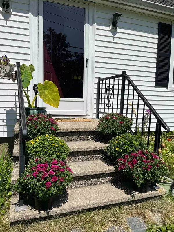 Kittery, ME 03904,48 Eliot RD