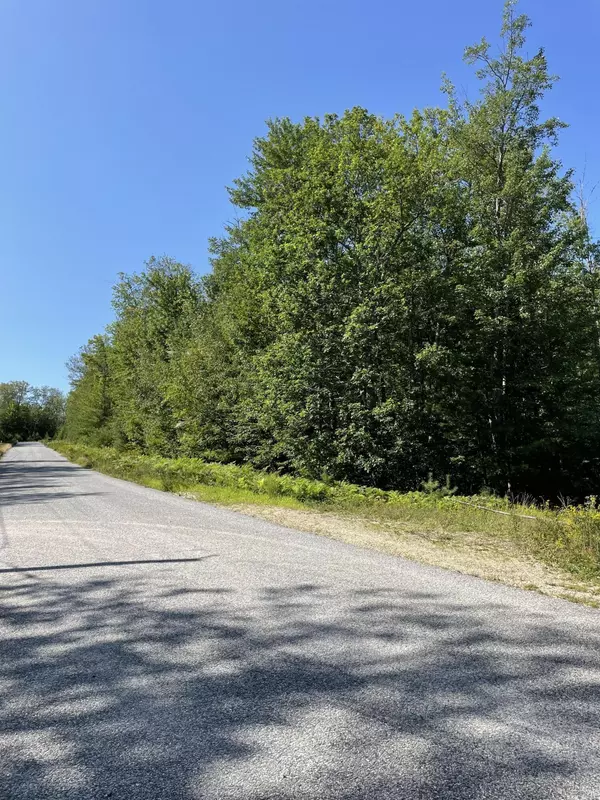 9 Oak Woods DR, Hiram, ME 04041