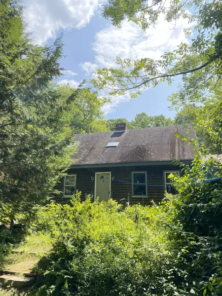 20 Moxie LN, Raymond, ME 04071