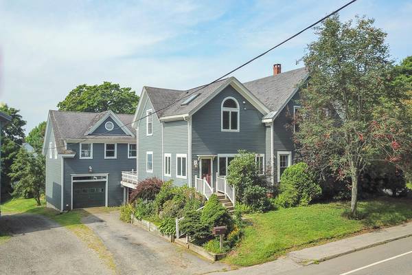 54 Mountain ST, Camden, ME 04843