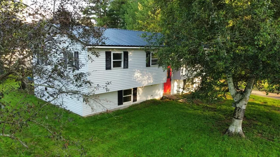 22 Bartholomew ST, Lisbon, ME 04250