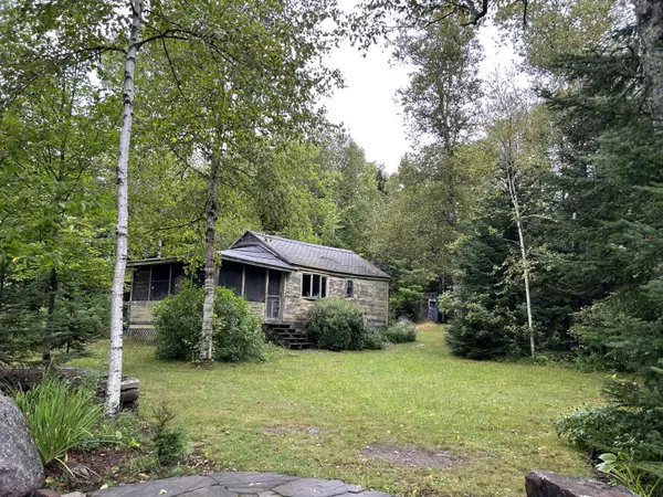 61 Jordan LN, Rangeley Plt, ME 04970