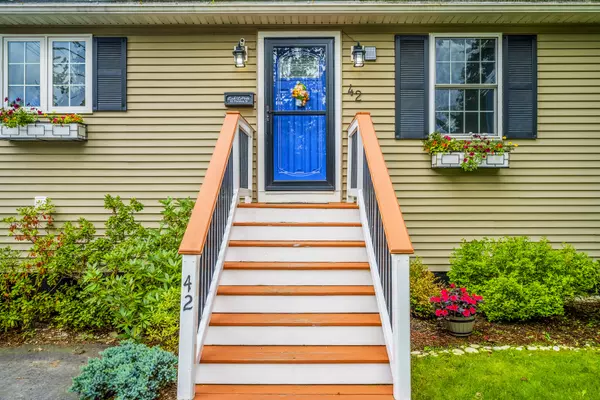 South Portland, ME 04106,42 Holden ST