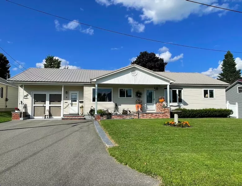 3 County ST, East Millinocket, ME 04430