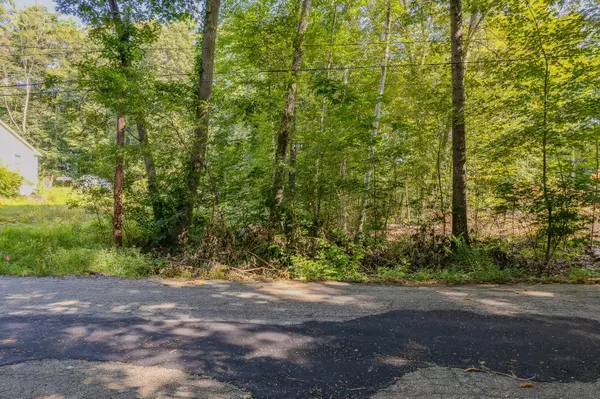 Kittery, ME 03904,17 Page ST