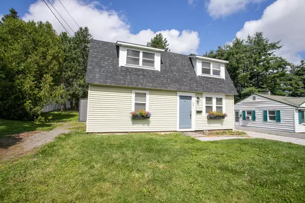 17 Falvey ST, Bangor, ME 04401