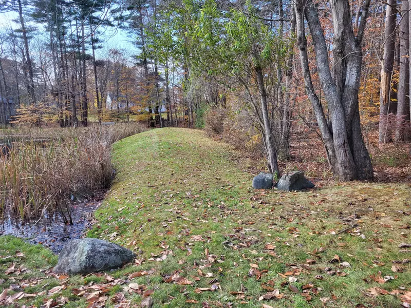 33 Cedar LN, Ogunquit, ME 03907