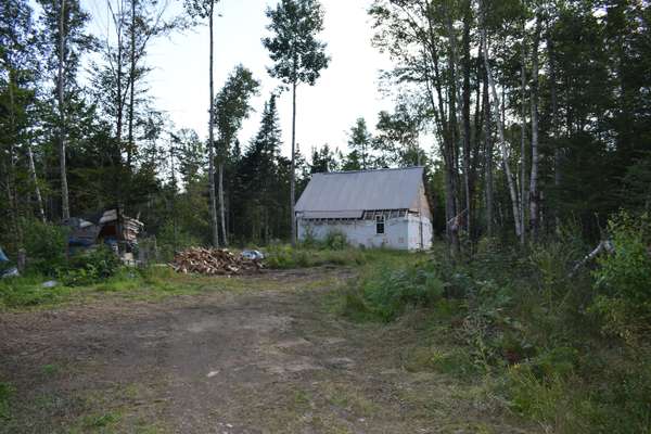 253 Pickle Ridge RD,  Webster Plt,  ME 04487
