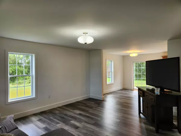 Sidney, ME 04330,20 Cari WAY