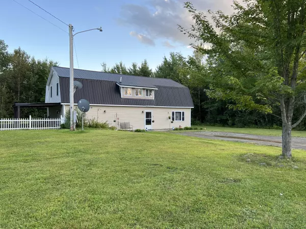 Hudson, ME 04449,422 Corinth RD