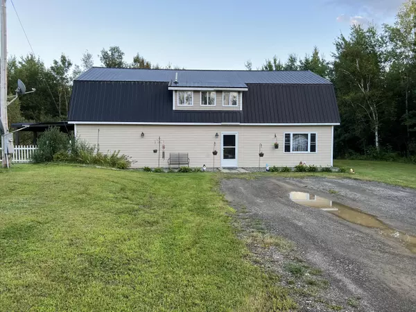 Hudson, ME 04449,422 Corinth RD