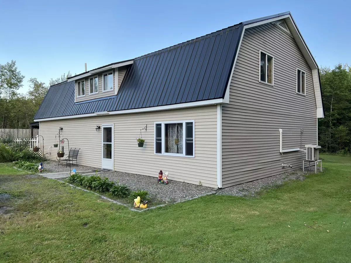 Hudson, ME 04449,422 Corinth RD