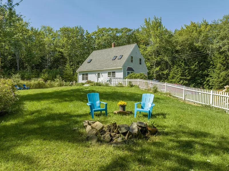 131 Stones Point RD, Cushing, ME 04563