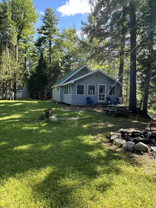 9 Bennett Brook RD, Willimantic, ME 04443