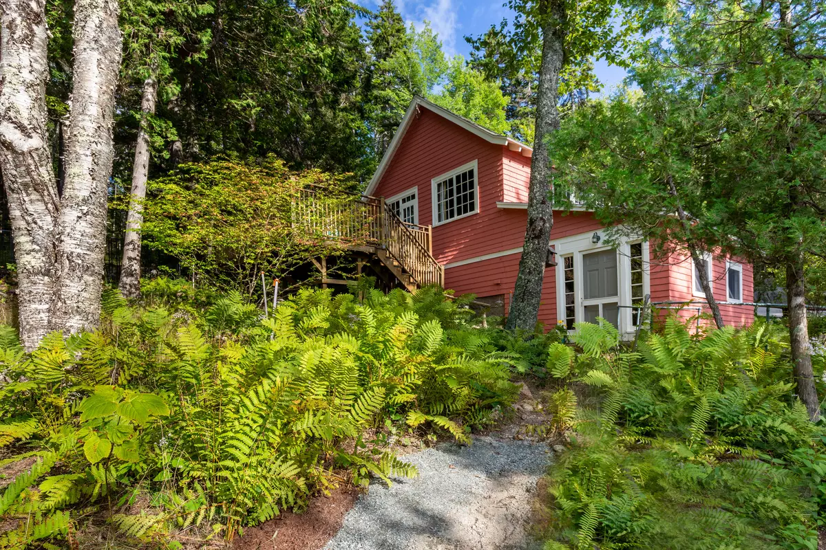 Mount Desert, ME 04675,40 Steamboat Wharf RD