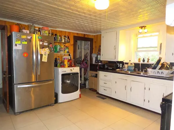 Madison, ME 04950,140 Old Point AVE