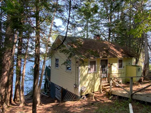 100 North Shore RD, Harfords Point Twp, ME 04441