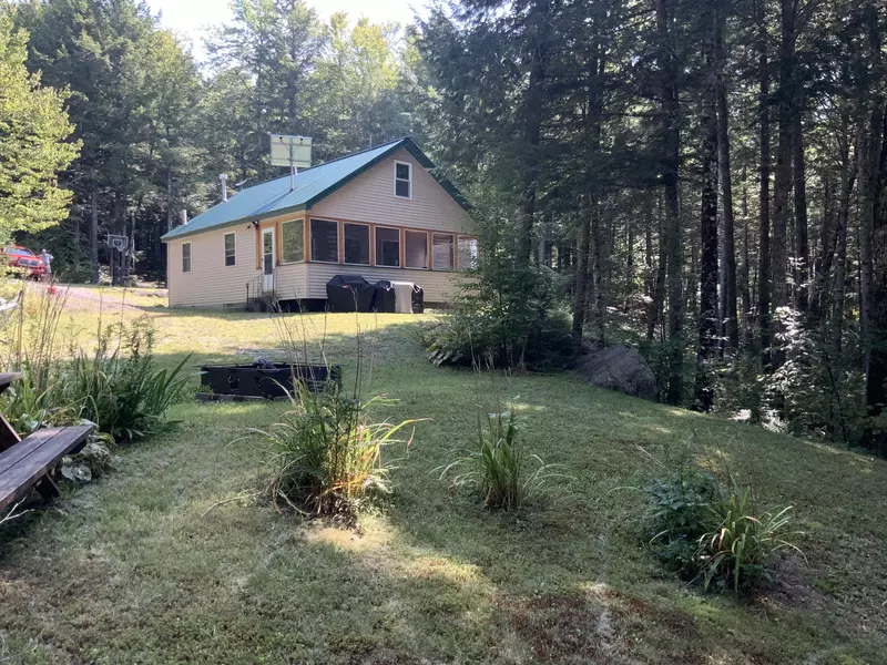 399 E Madagascal Pond RD, Burlington, ME 04417