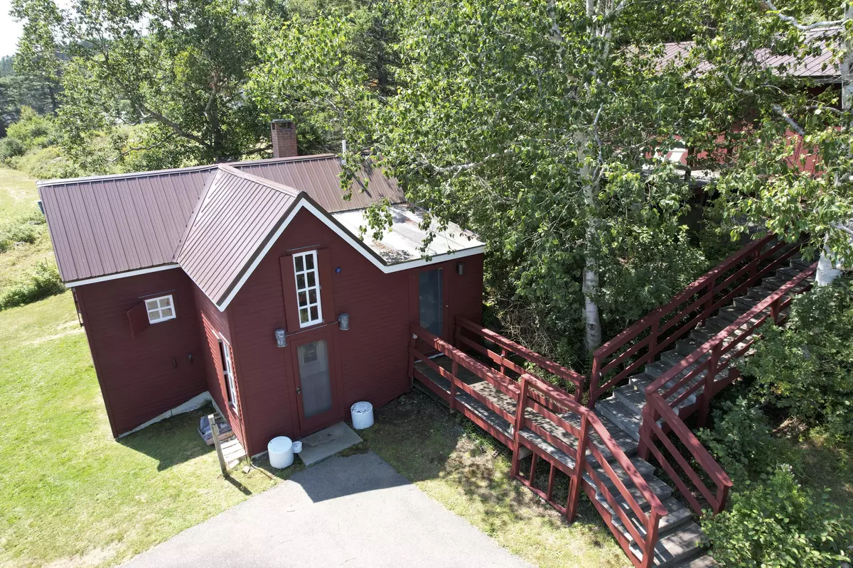 Swans Island, ME 04685,276 Harbor RD