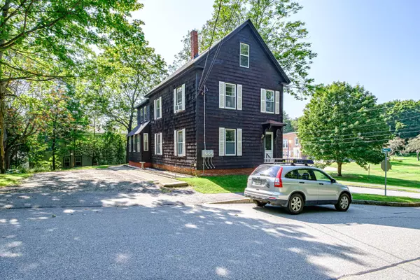 Auburn, ME 04210,68 Lake ST