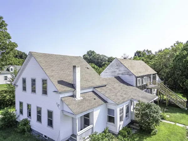 50 Royal ST, Winthrop, ME 04364