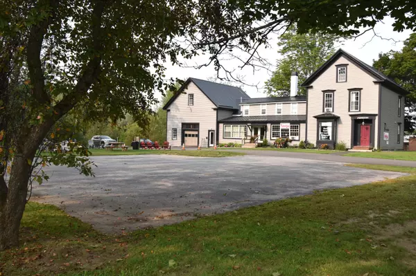 87 Main ST, Newport, ME 04953