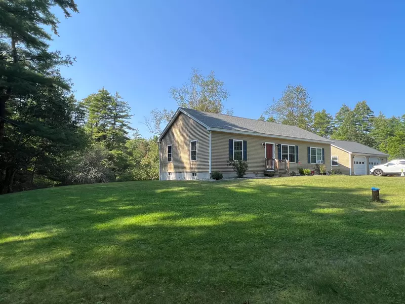 168 White RD, Bowdoinham, ME 04008